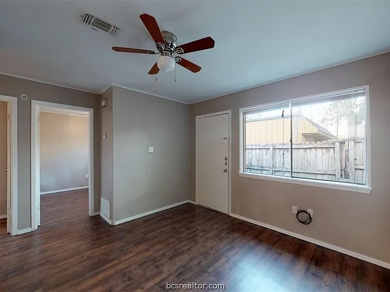 204 Lynn Dr #B — Photo 3
