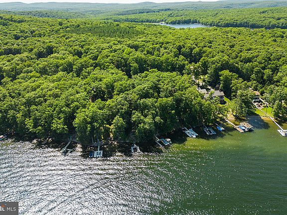 4th image of 464 Lake Forest Dr