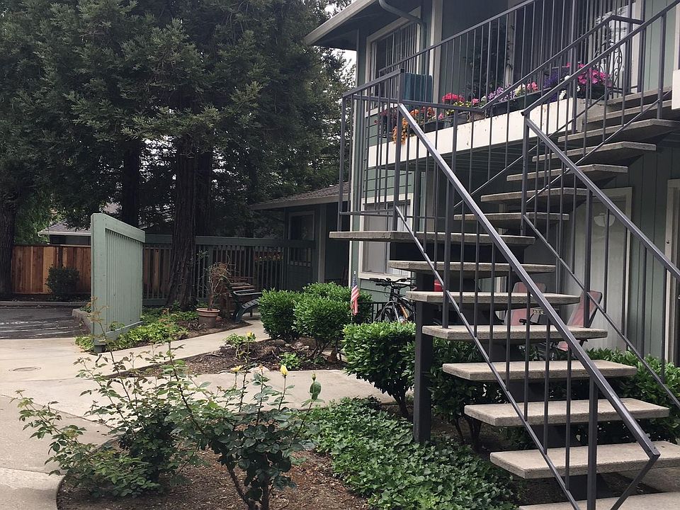 1st image of 18300 Carriage Dr APT 16