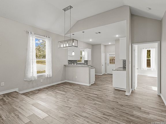 5th image of 281 Wood Valley Dr