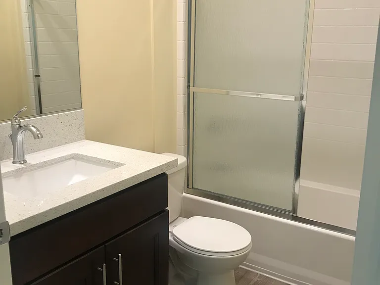 6624 Balboa Blvd #4 — Photo 4