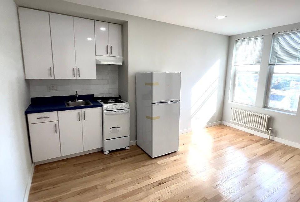1st image of 215 E Broadway #5DD