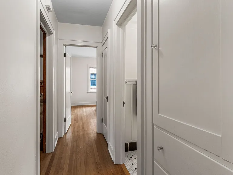 408 W 25th Ave — Photo 17