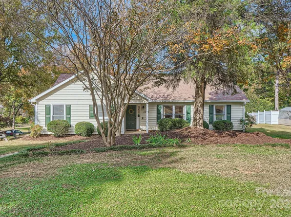 2624 Briar Ridge Dr, Charlotte, NC 28270
