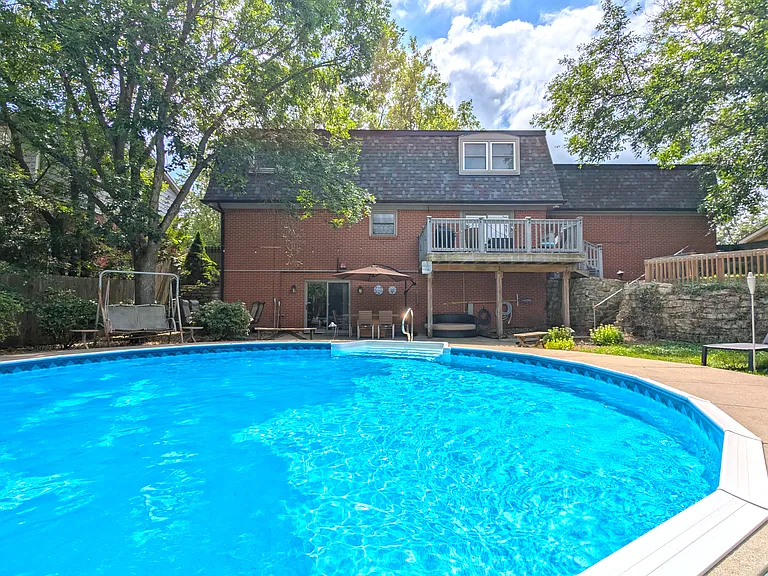 3204 W Twickingham Dr — Photo 2