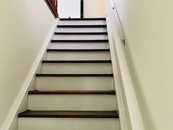 5th image of 1605 Ashley Ct APT A