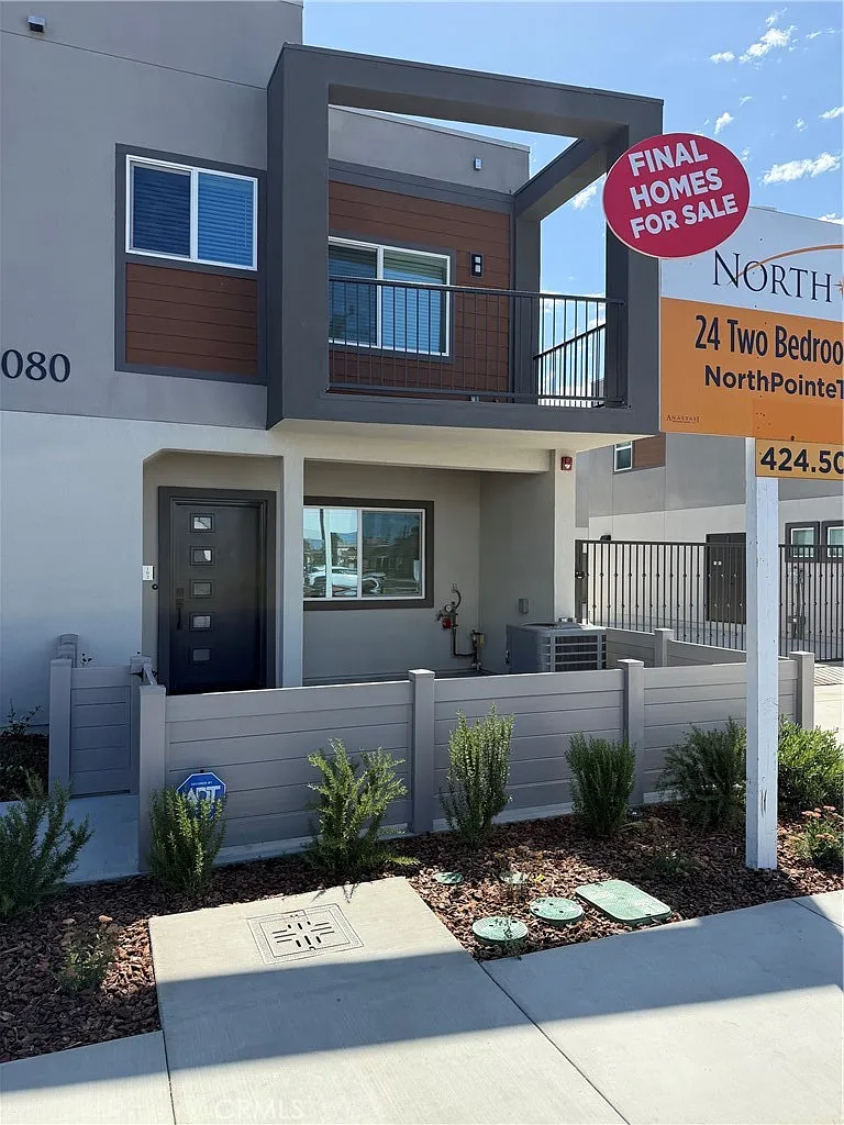 2 bed, 1057 sqft, $3,750 — Photo 1