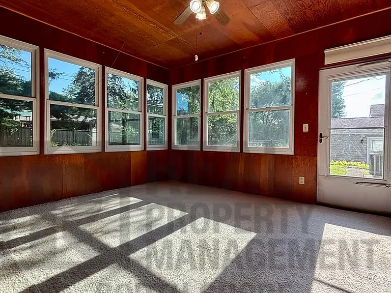 555 Meadow Ln — Photo 8