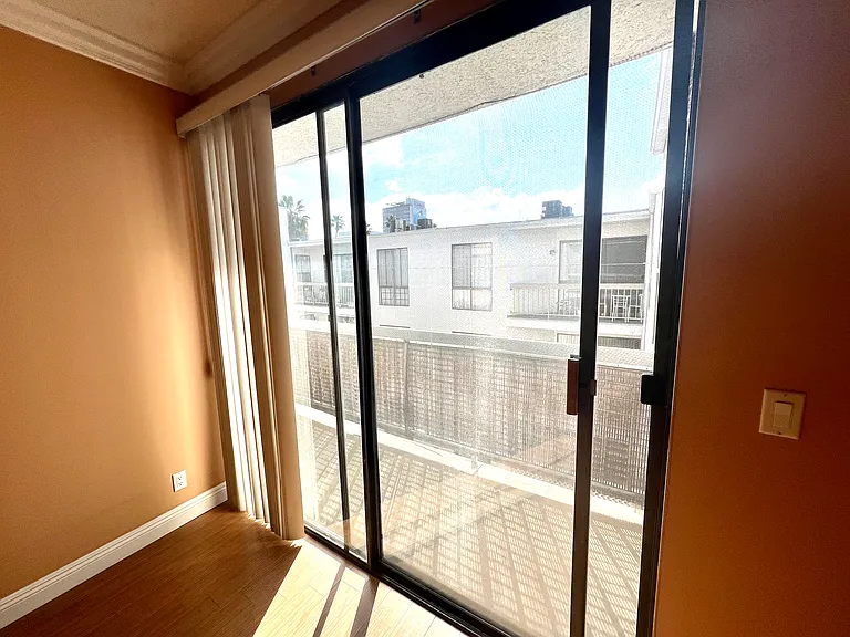 533 S Saint Andrews Pl #416 — Photo 2