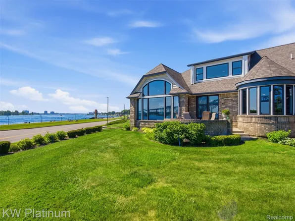1842 Edison Shores Pl, Port Huron, MI 48060
