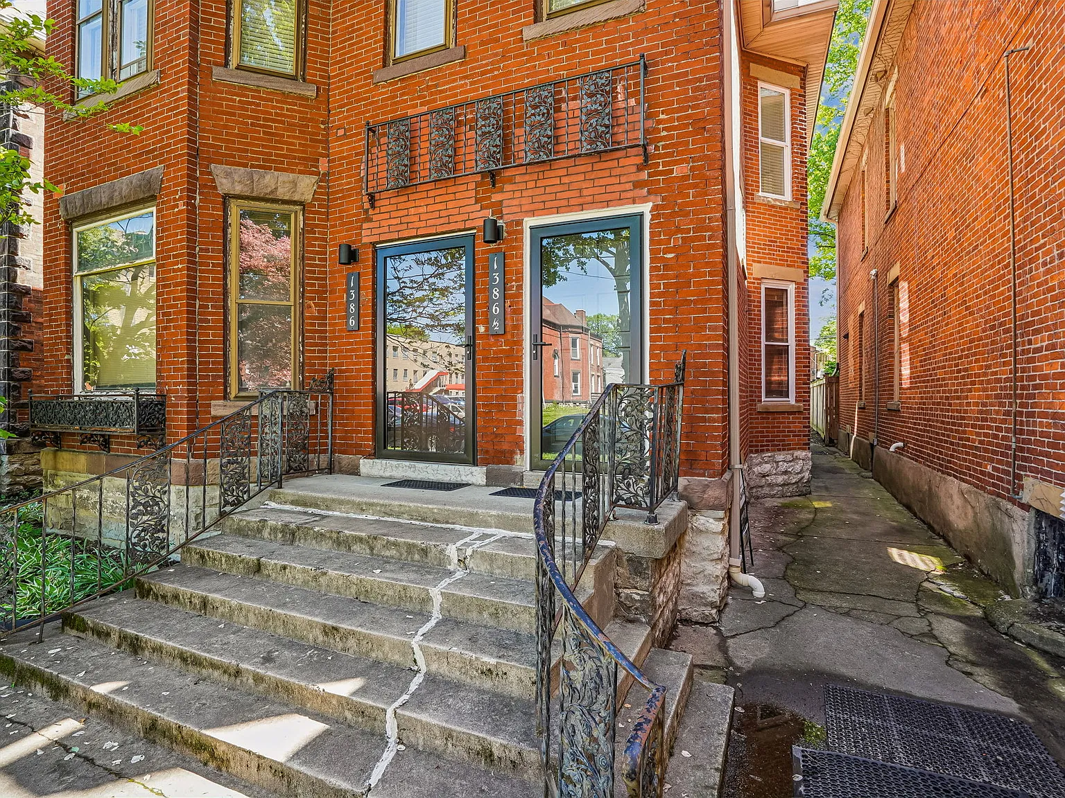 2 bed, 1.5 bath, 1282 sqft, $2,495 — Photo 3