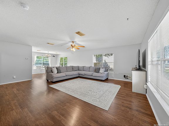 3rd image of 113 Rock Canyon Dr