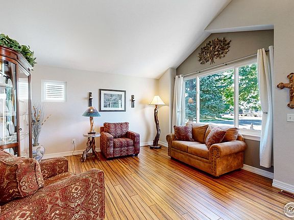 4th image of 807 Waxberry Ct