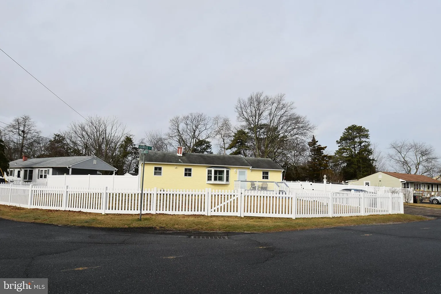 20 Ashwood Dr photo 1