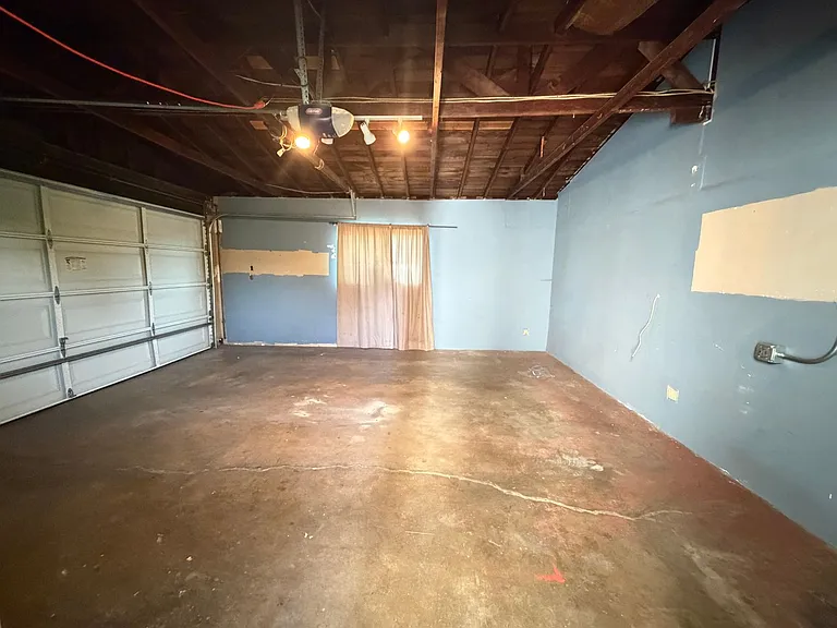 2033 E Garvey Ave N — Photo 18