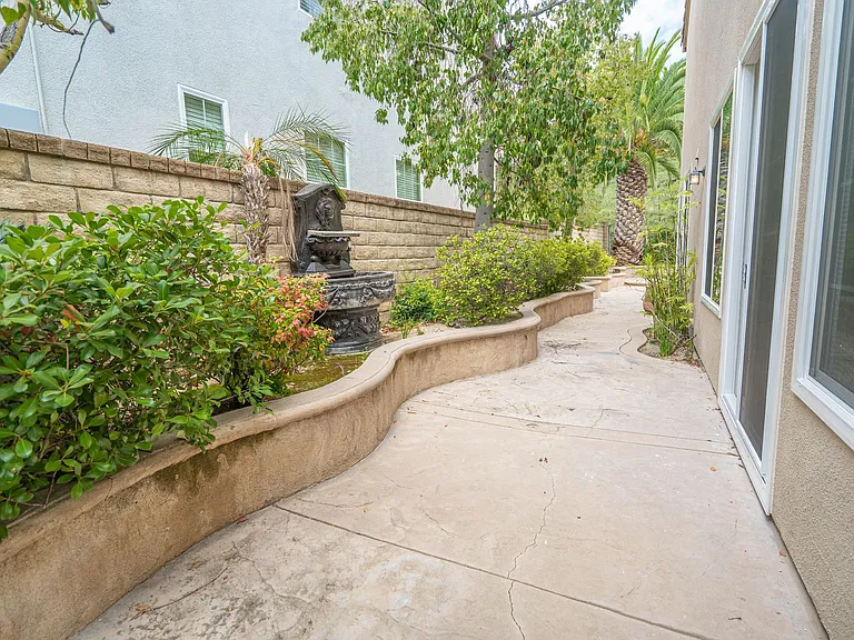 26149 W Shadow Rock Ln — Photo 42