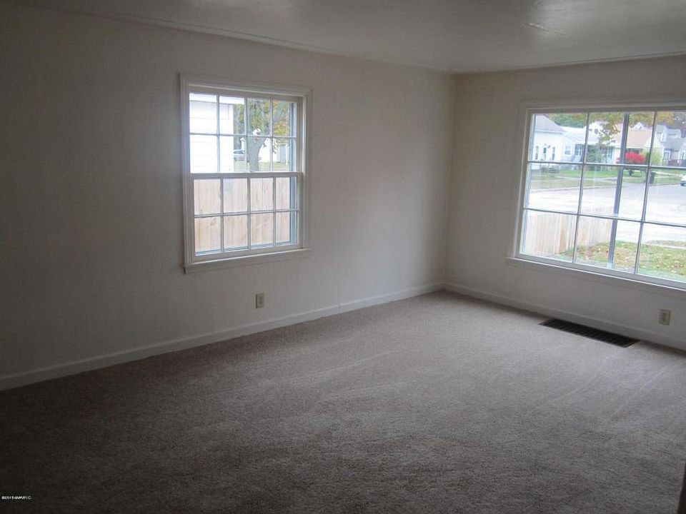 2nd image of 1159 McLaughlin Ave