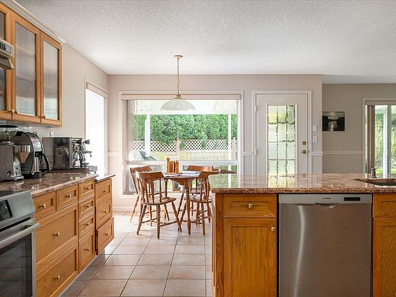 2nd image of 828 Devon Pl