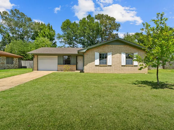 21 N Hermitage Dr, Texarkana, AR 71854