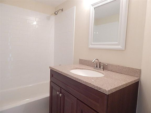 5th image of 10153 Twin Lakes Dr