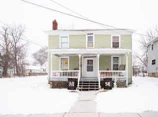 318 W Carpenter St, Freeport, IL 61032