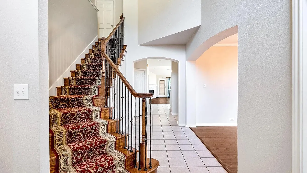 Front Staircase - 4305 Orchard Gate Dr
