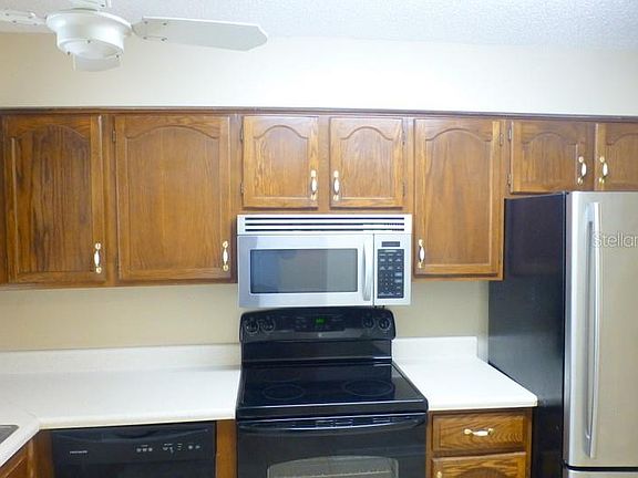 3rd image of 623 W Oak Terrace Dr