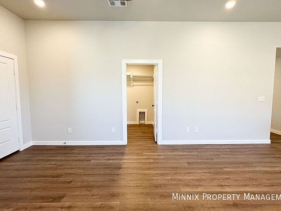 5th image of 2136 Kokomo Ave