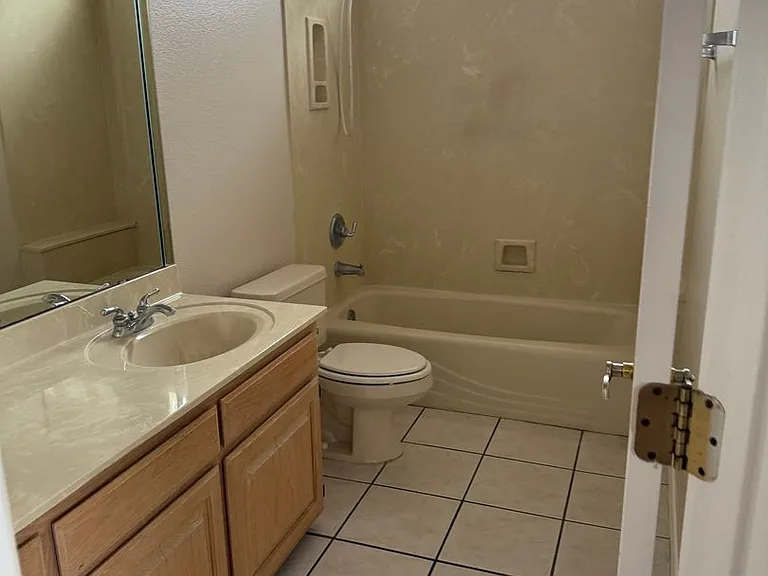 5710 Balsa Ct NE — Photo 9