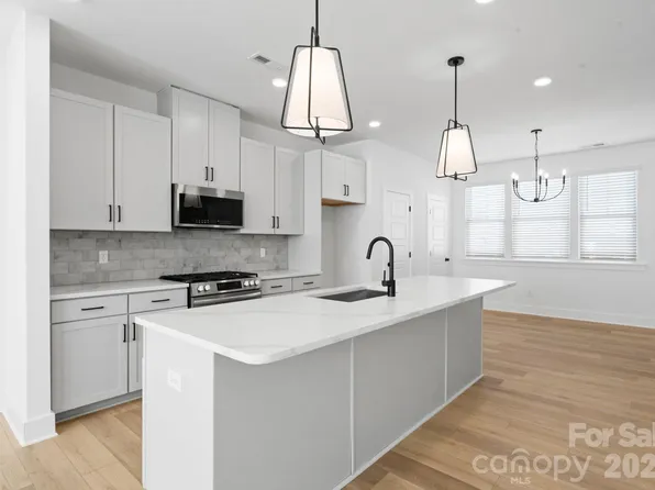 4043 Bass River Pkwy, Charlotte, NC 28217