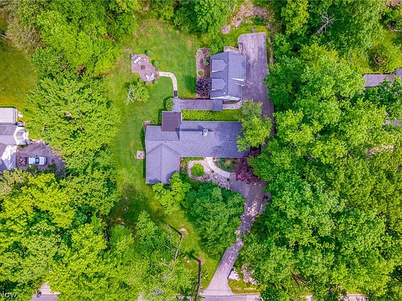 3rd image of 235 Meadowood Ln