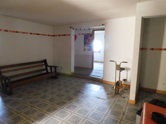 4th image of 1601 Blaine Ave