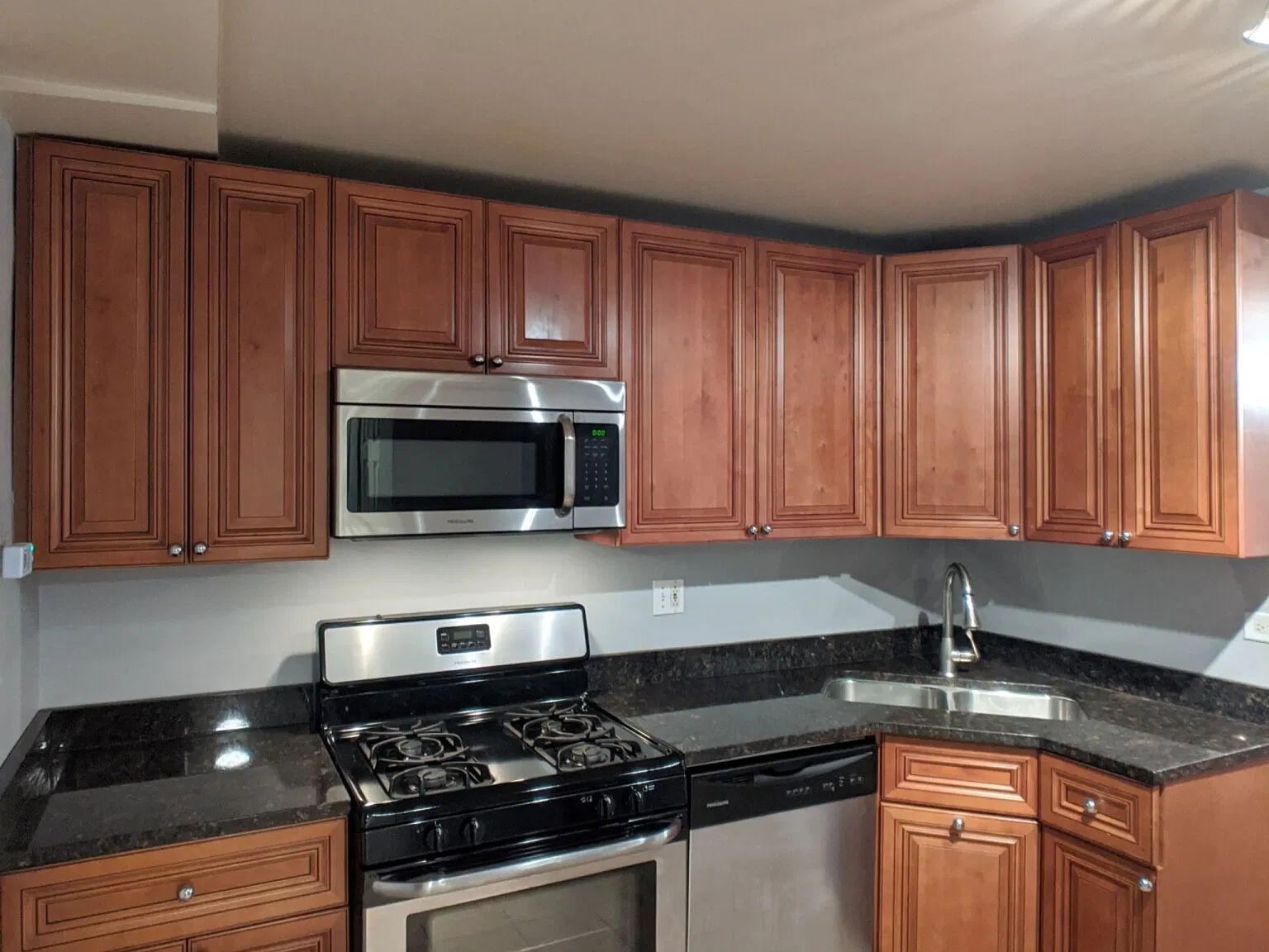 5029 N Harding Ave — Photo 1
