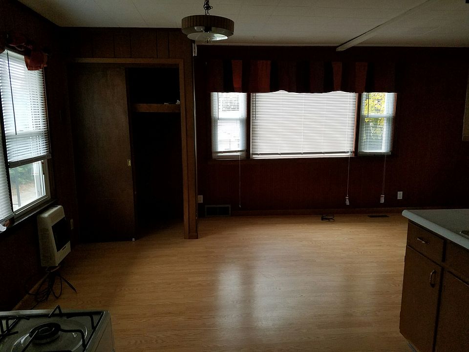 1st image of 608 1/2 Linden St