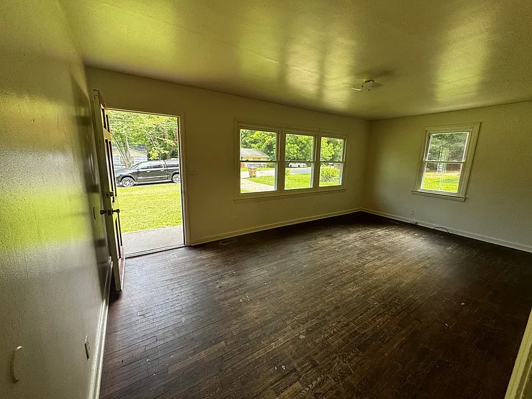 109 Felter St — Photo 6