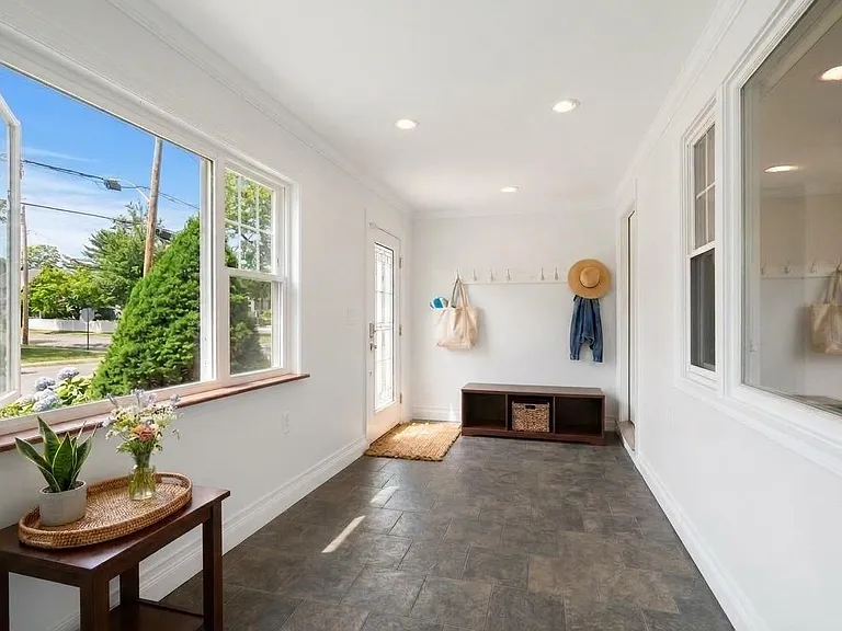 59 Shelley Ave — Photo 4
