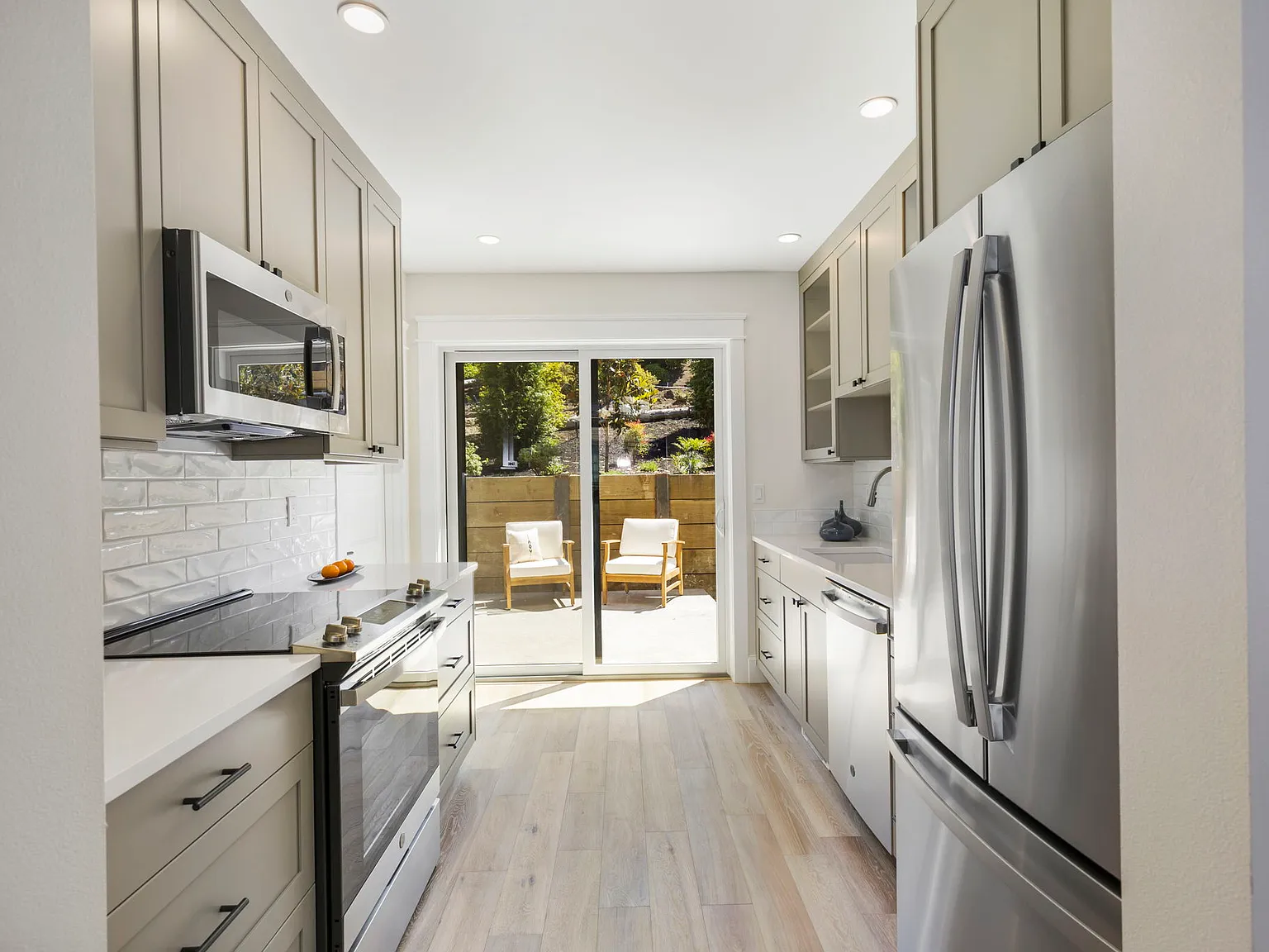 1 bed, 1.5 bath, 1090 sqft, $3,100 — Photo 3