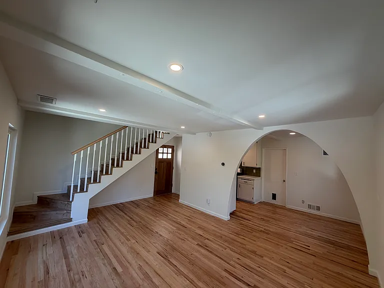 8535 Lookout Mountain Ave — Photo 5