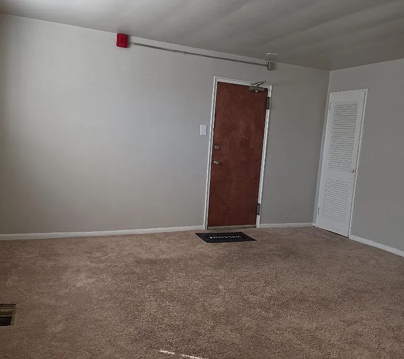 4401 Sheffield Ave #2