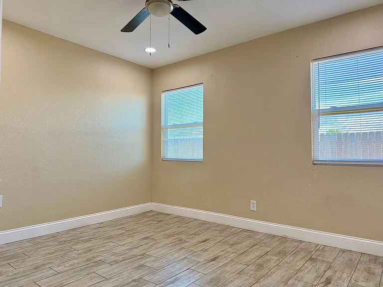 609 Howard Dr — Photo 12