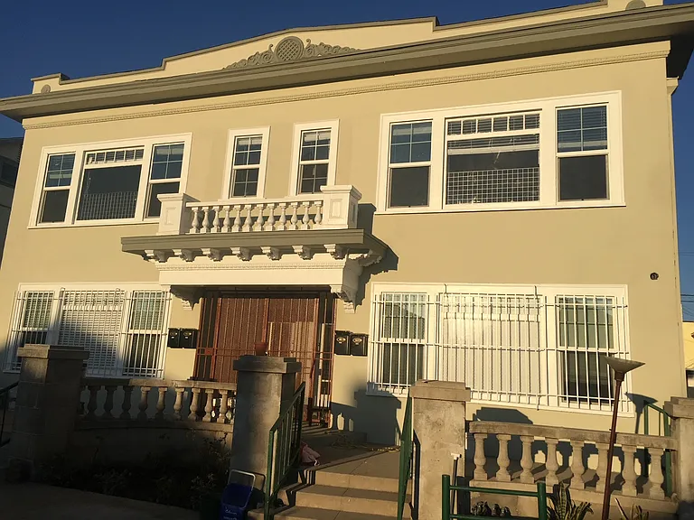 1330 S Van Ness Ave #1330 — Photo 1