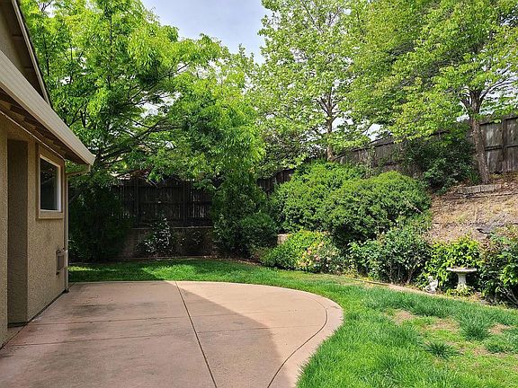 3rd image of 732 Hillswick Cir