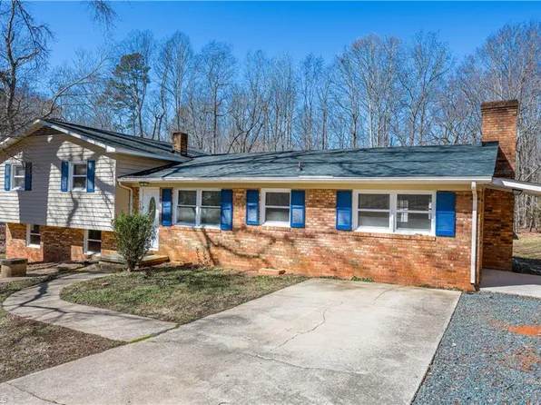 902 Oakwood Acres Rd, Asheboro, NC 27205