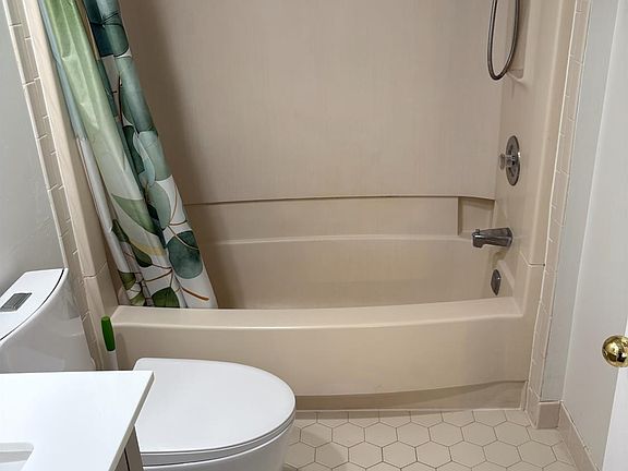 4th image of 420 Stratford Pl