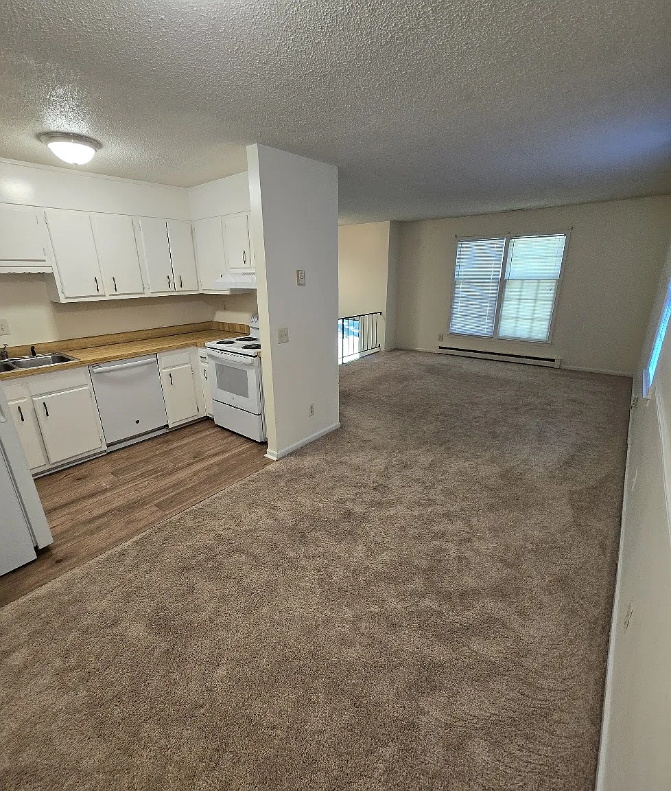 3 bed, 1.5 bath, 1554 sqft, $1,950 — Photo 2