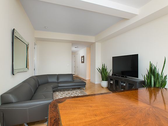 3rd image of 1 Central Park N #26E