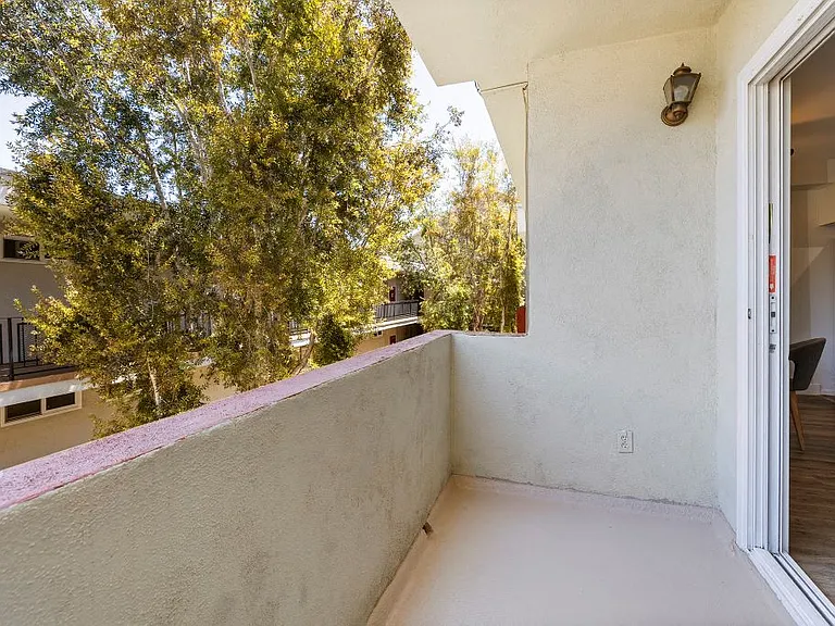 5633-45 N Topanga Canyon Blvd — Photo 6