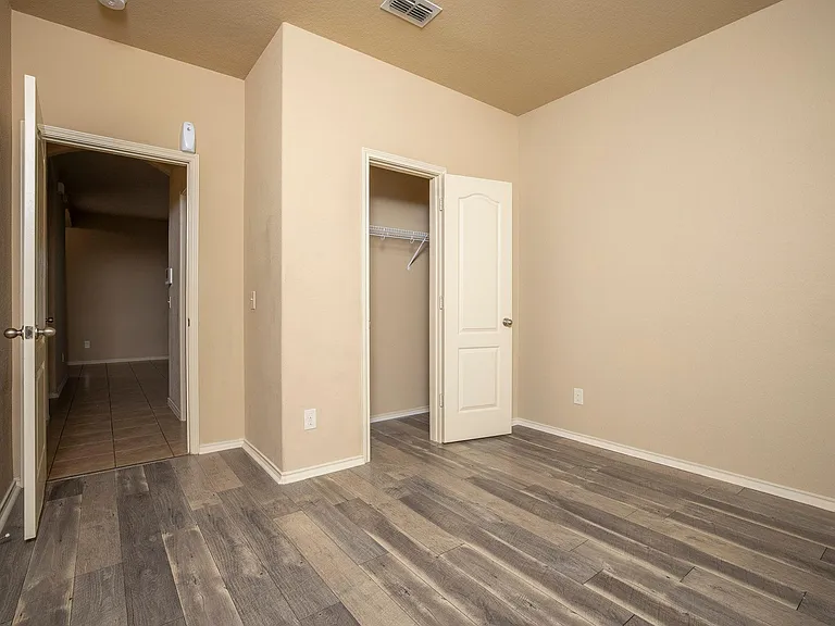 433 Stonebrook Dr — Photo 16