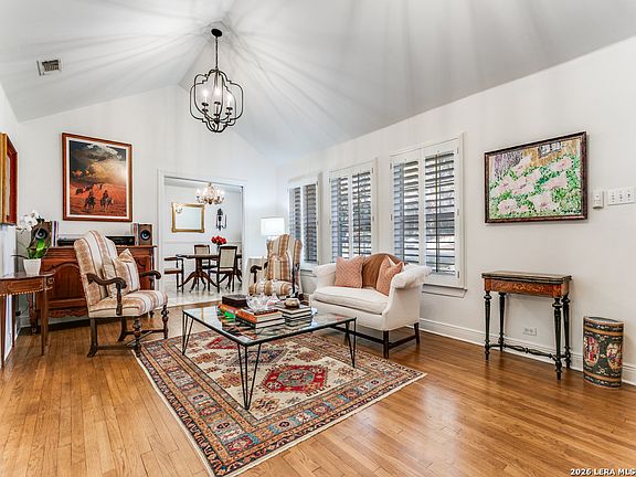 5th image of 748 Eventide