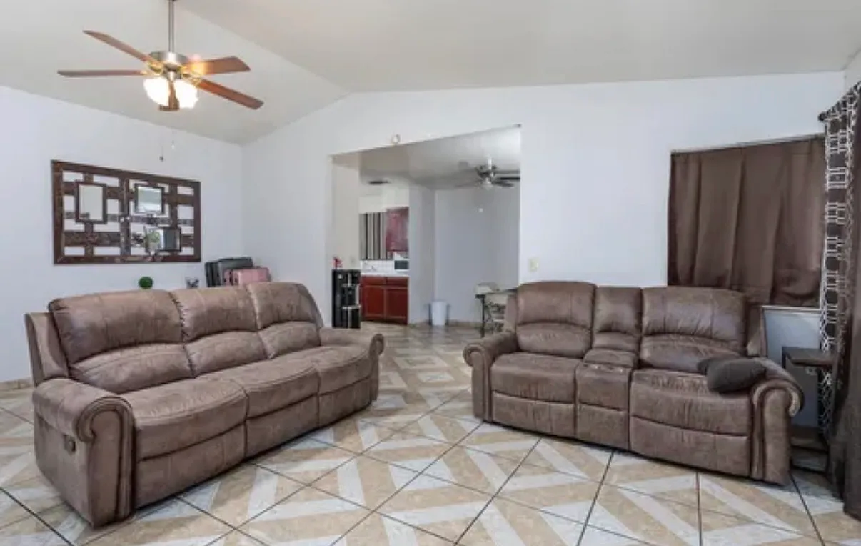 4 bed, 1590 sqft, $2,500 — Photo 3